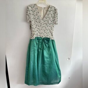 Elegant Green and White Vintage Silk Dress with Bow